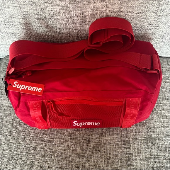 ❌SOLD❌NWT Supreme Mini Red Duffle Bag - Picture 3 of 7